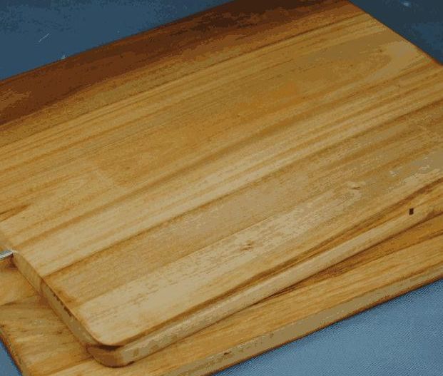 菜板用久了发霉发黑,比马桶还脏?只要撒点它,菜板干净如新