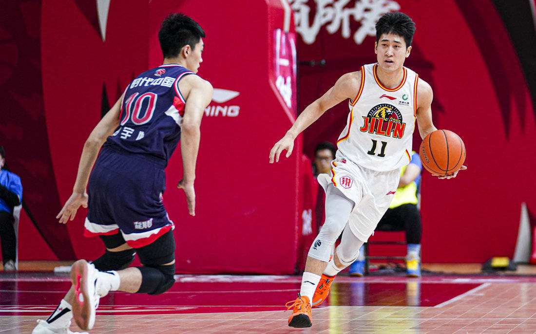 约维奇|场均19+6！场均8+5！郭昊文靠边，他才是CBA最强00后球员
