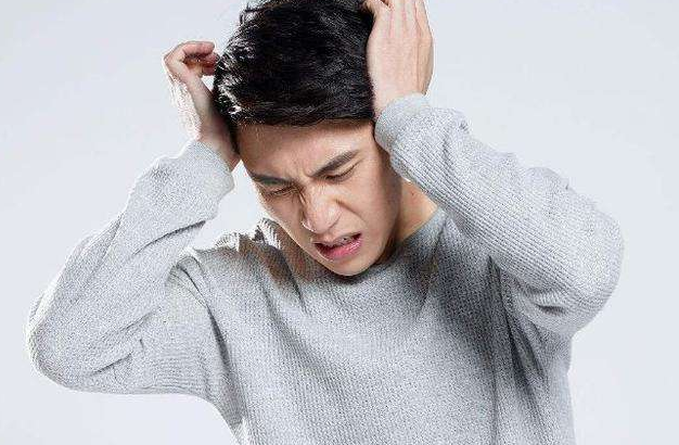 韭菜|脑梗多是吃出来的!内科专家忠告:身体2处“发硬”,多半是脑梗“前兆”