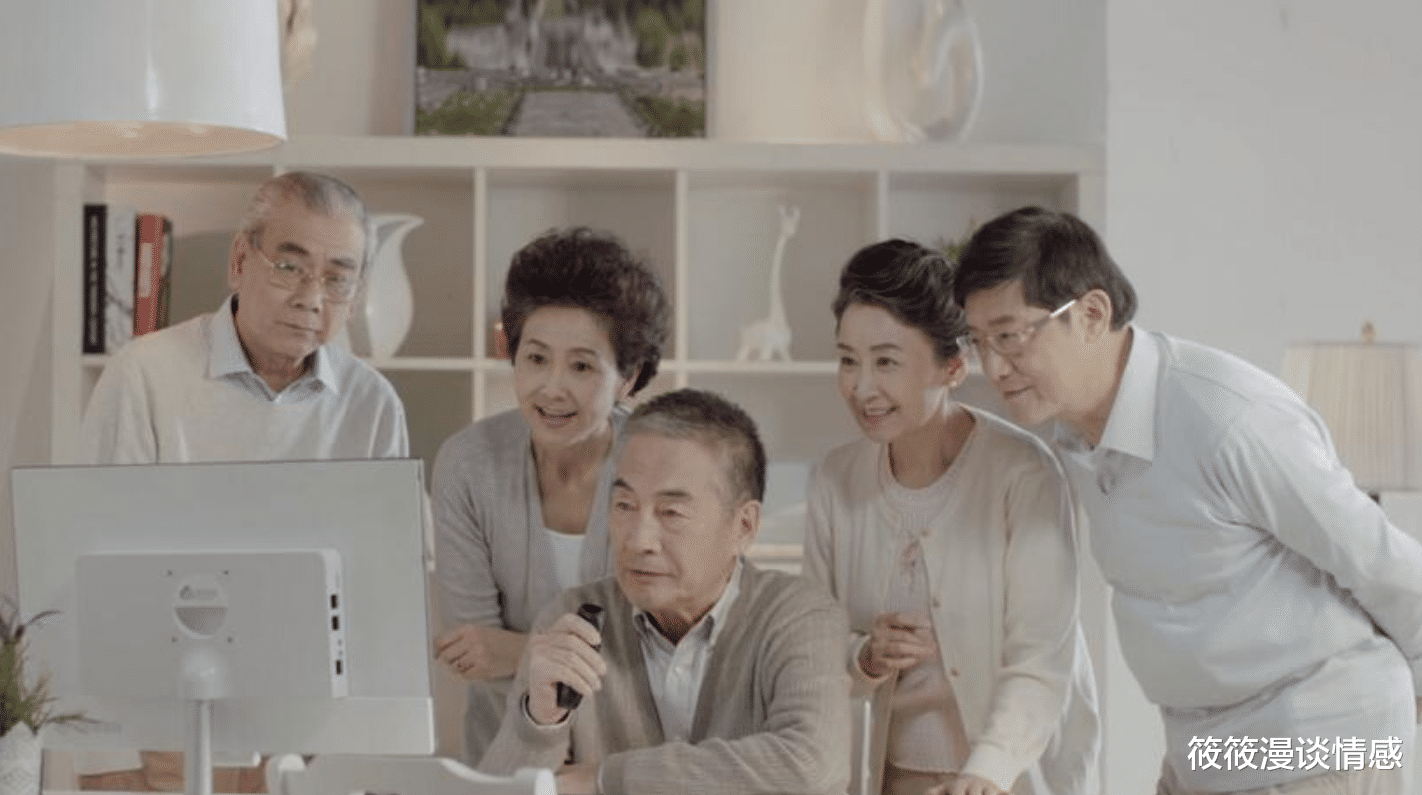 为何单身大爷情愿雇请保姆,也不要老伴?大爷:保姆又年轻又能干