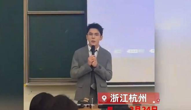 李佳琦|李佳琦进大学招聘美女主播，被前呼后拥地热捧，是谁的悲哀？
