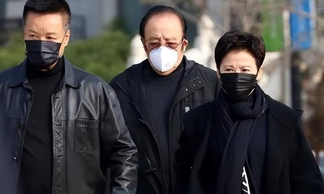 53岁才有后,金铁霖遗憾没看到儿子结婚生子,葬礼上儿子含泪忆父