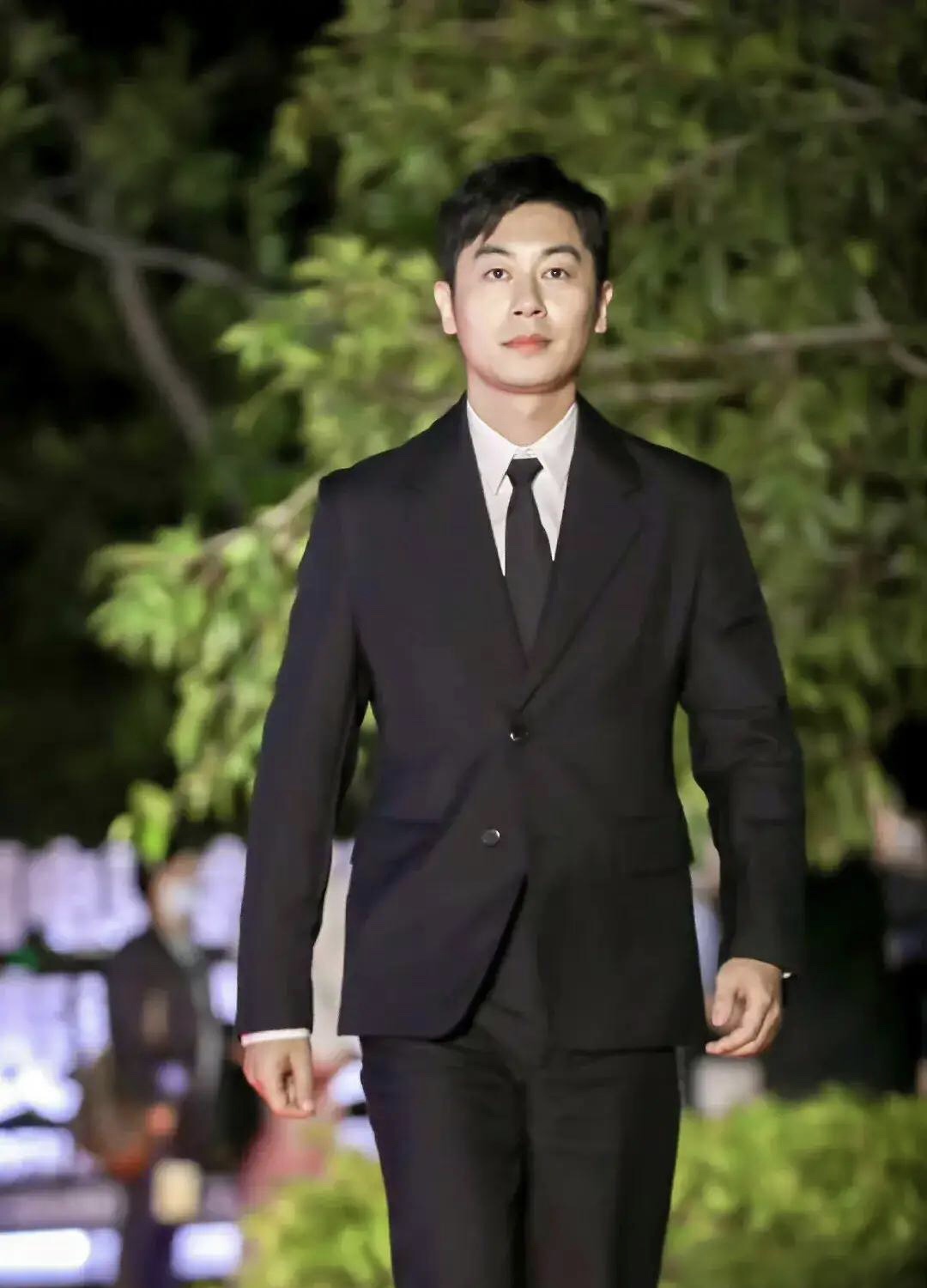 杜江|金鸡奖表彰者仪式，杜江、朱亚文、朱一龙、奚美娟、倪妮的红毯官方图来了