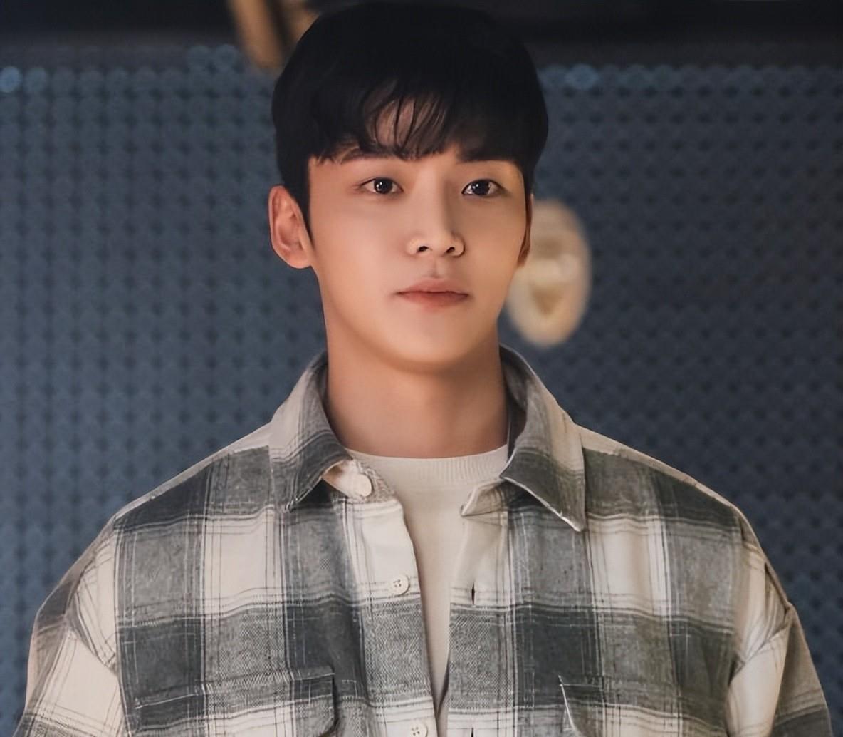 男团|韩国男团偶像泥石流！明明是脸蛋英才却被粉丝嫌弃