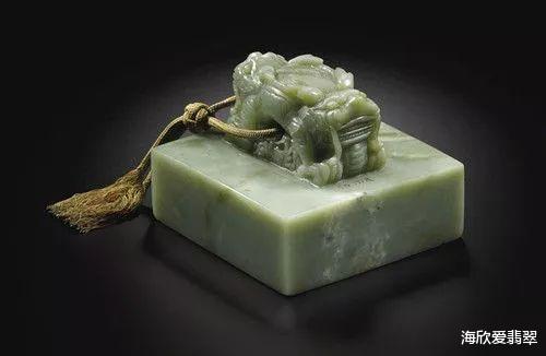 和田玉籽料|为什么现在越来越多人喜欢收藏翡翠印章?