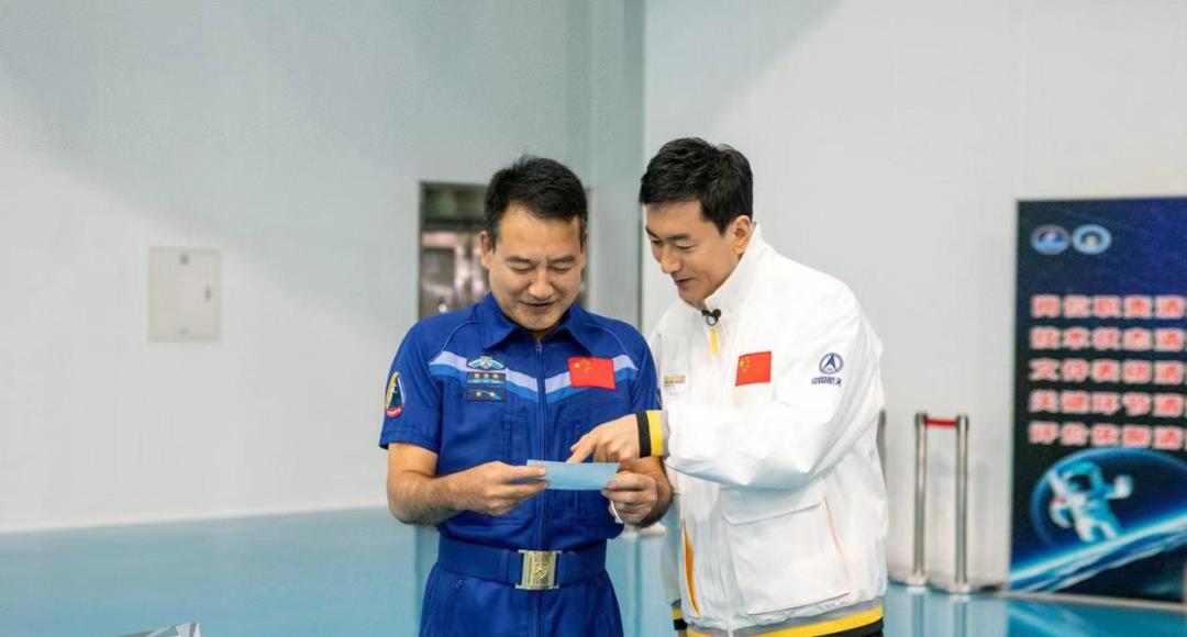 翟志刚:从太空回来,要学习走路!航天员返回地面为啥无法走路?