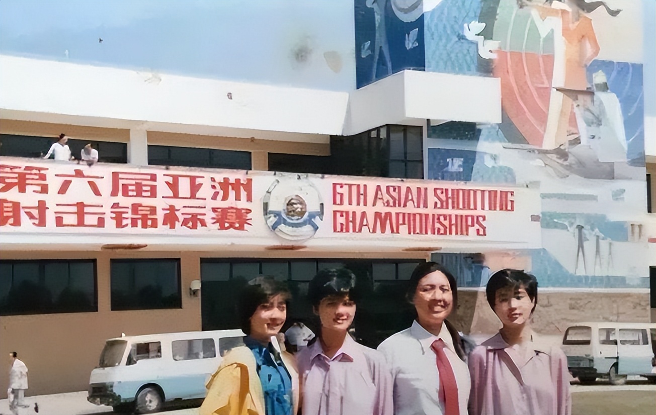 牛莉|牛莉：最美好的年纪嫁给“普通男人”刘亚东，婚后生三孩幸福美满