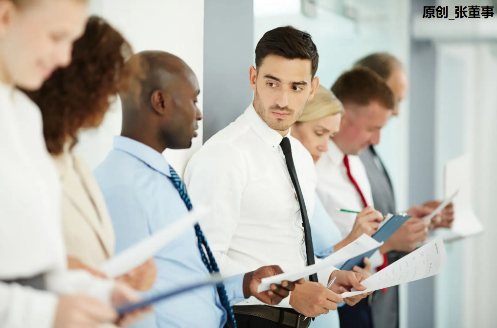 皇家骑士团|职场中,挤不进的圈子别硬挤。