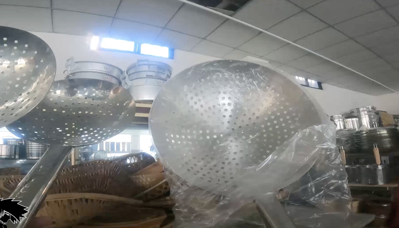 自驾|房车自驾旅行准备改装抽拉烧烤炉 商用厨具店太厉害了 像个百宝箱