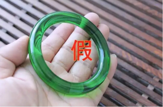 翡翠|翡翠挂件的八不买,你知道吗?