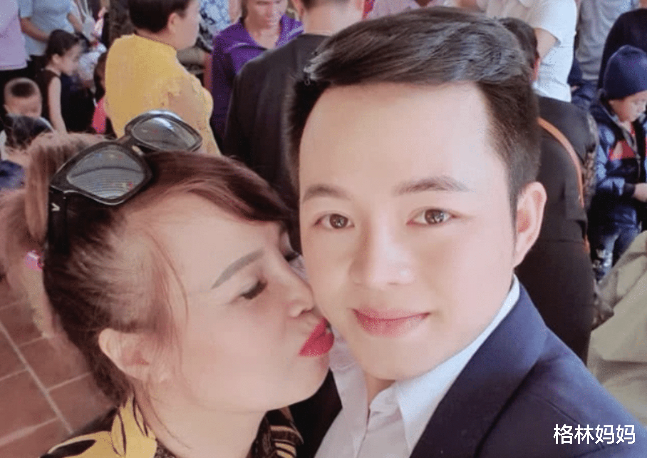 62岁大妈恋上26岁小伙,婚后一周就怀孕,网友:果然真爱不分年龄