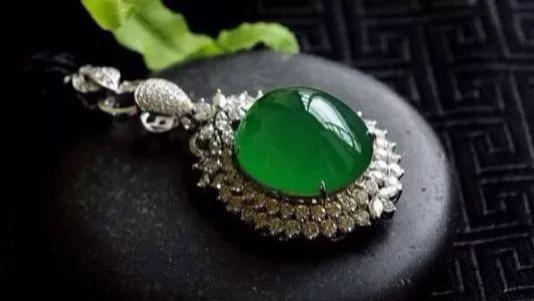 雕刻|收藏翡翠要有“七心”，那你知道是哪“七心”吗？