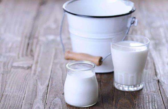 近视|一样是牛奶，“盒装”和“袋装”有什么不同？奶厂工人：差别很大