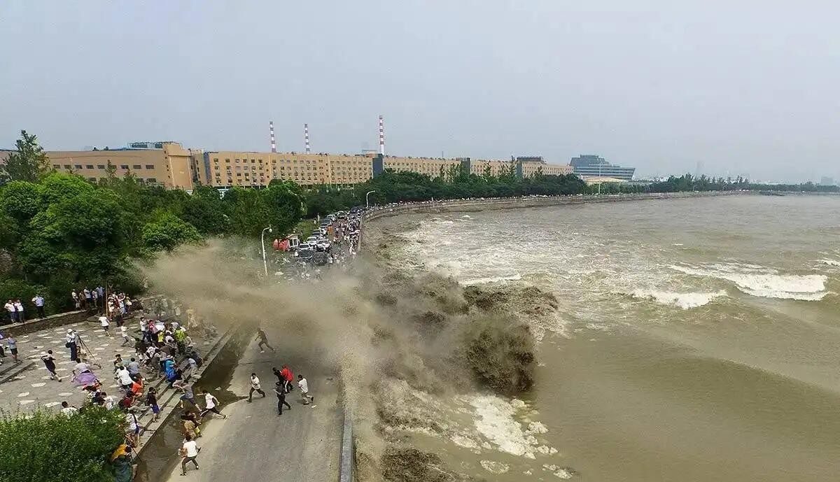 大海退潮了以后,海水到哪里去了?