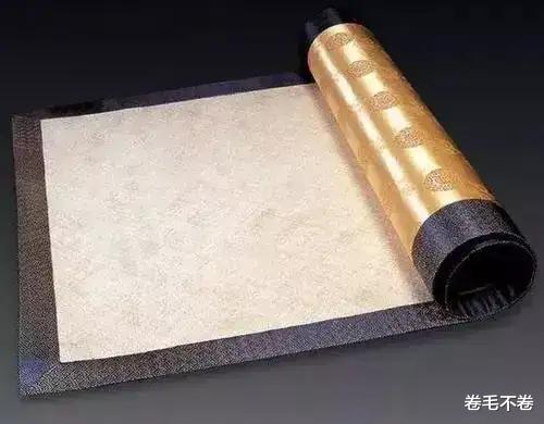 老太太在晒凉席,2个男子开口问:500块能不能卖给我?老太太:不卖!快走!