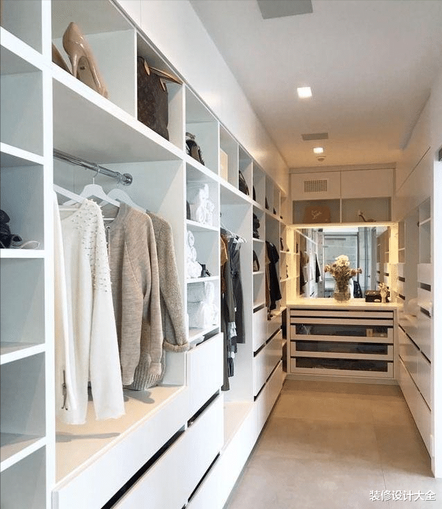 主卧带浴室,直接改造成主卧带衣帽间,3㎡衣帽间简直要逆天!