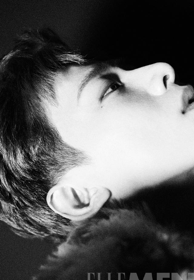 白敬亭|白敬亭登ELLEMEN十月刊封面，生日当天完成五大男刊全满贯，太酷