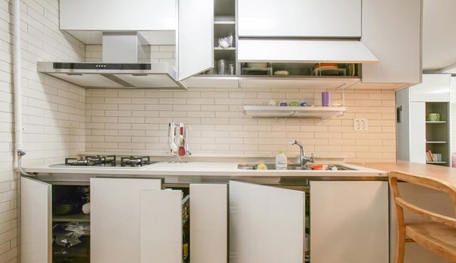 80索性不买沙发,客厅装个卡座,能坐能收纳,实用性更高!