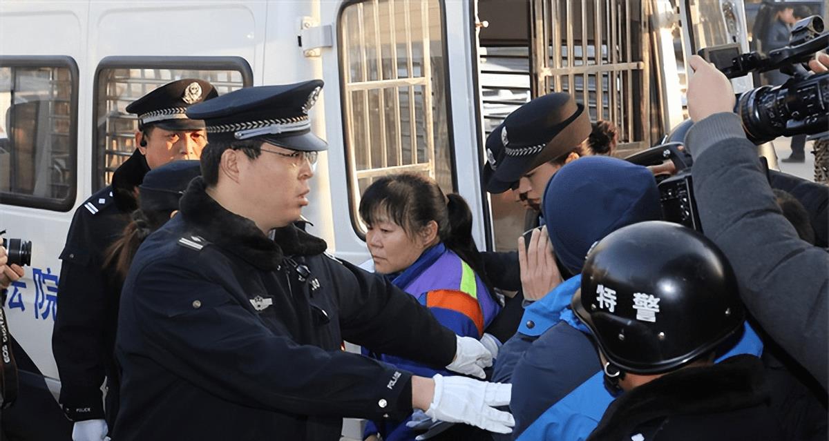 2013年产科主任贩婴被判死缓,专挑熟人下手,案发曾欲用2万私了
