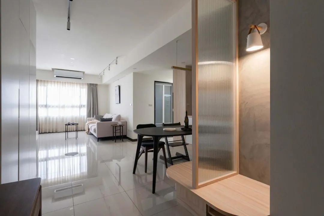 让师傅留出换鞋凳，为什么不再多延伸一截？改造成3种功能区使用