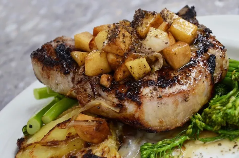 坚果|人一生要吃进一吨油！这5种隐藏的高油食物，把你推进肥胖的深渊 。