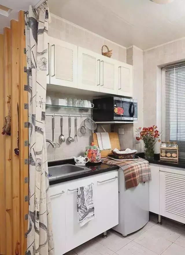 洗衣机放这里方便又不占地儿，一般人根本想不到