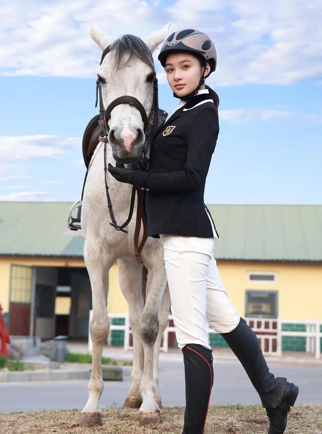 孙嘉璐|越努力越幸运！北电清纯校花孙嘉璐出道七年考上研究生，业余好忙