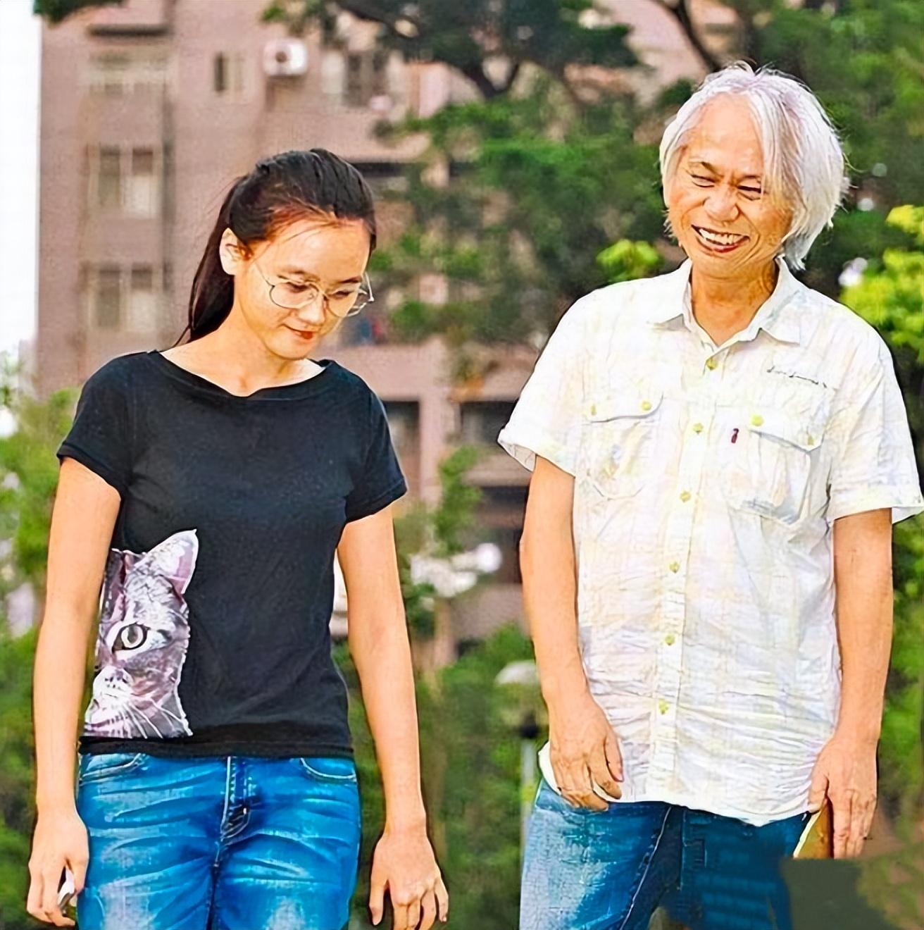 林靖恩|17岁恋上，56岁老大爷，不惜与娘家人闹掰，林靖恩李坤城已相爱十年