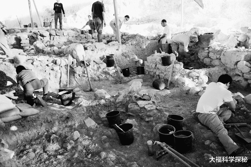 外星人早已来过地球?研究员在山洞发现716个神秘圆盘,破译文字