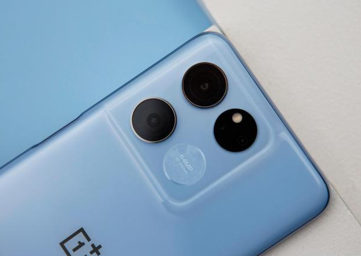 docker|决定剁手一加Ace竞速版:天玑8100-MAX+120Hz直屏,价格很618