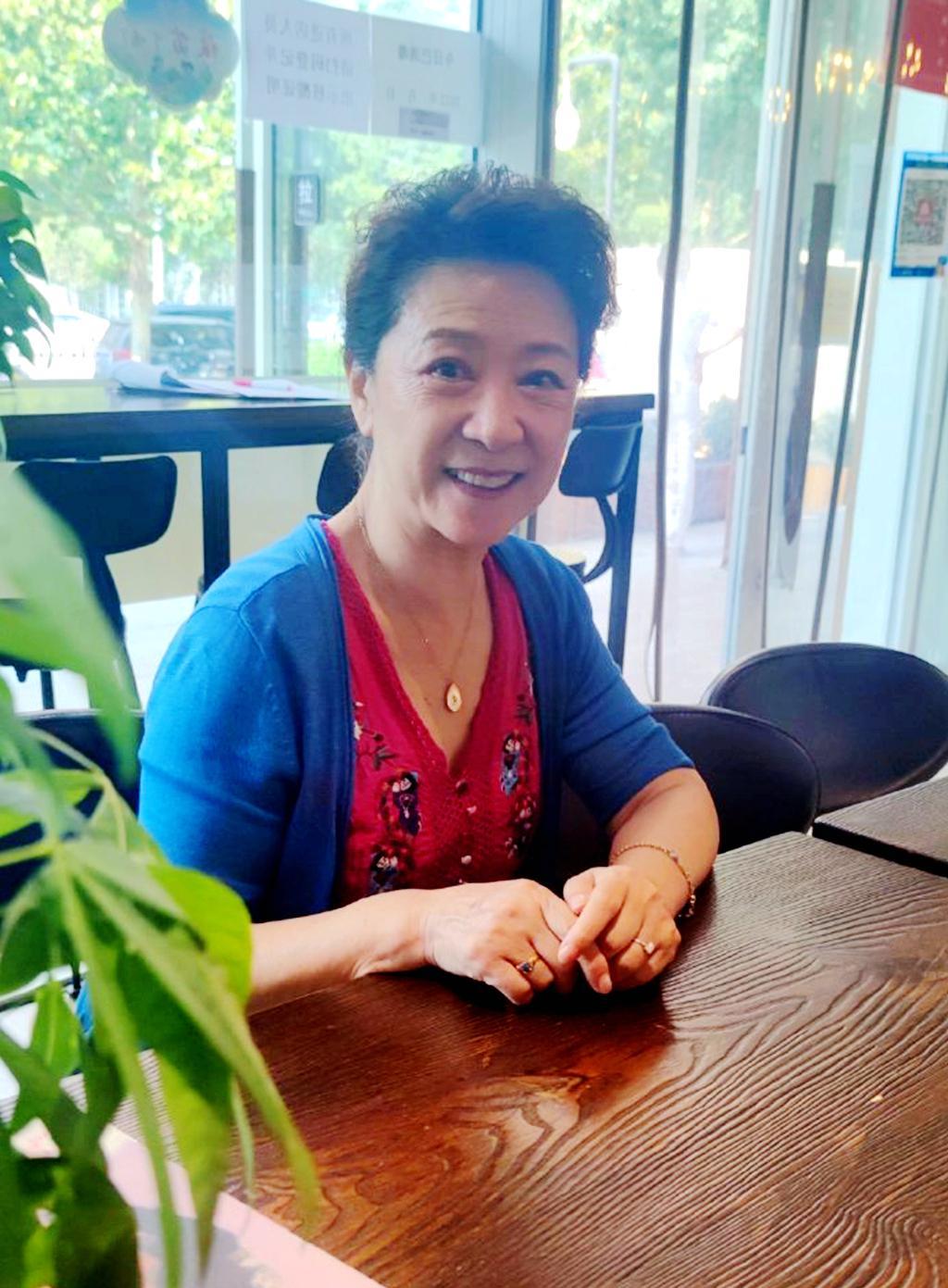 王馥荔|著名演员王馥荔近照曝光,笑容可掬,阳光明媚,所以73岁依然年轻