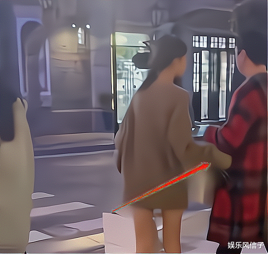 王思聪|高效率社交!王思聪与高挑美女挽手逛街,慎婕已清空账号