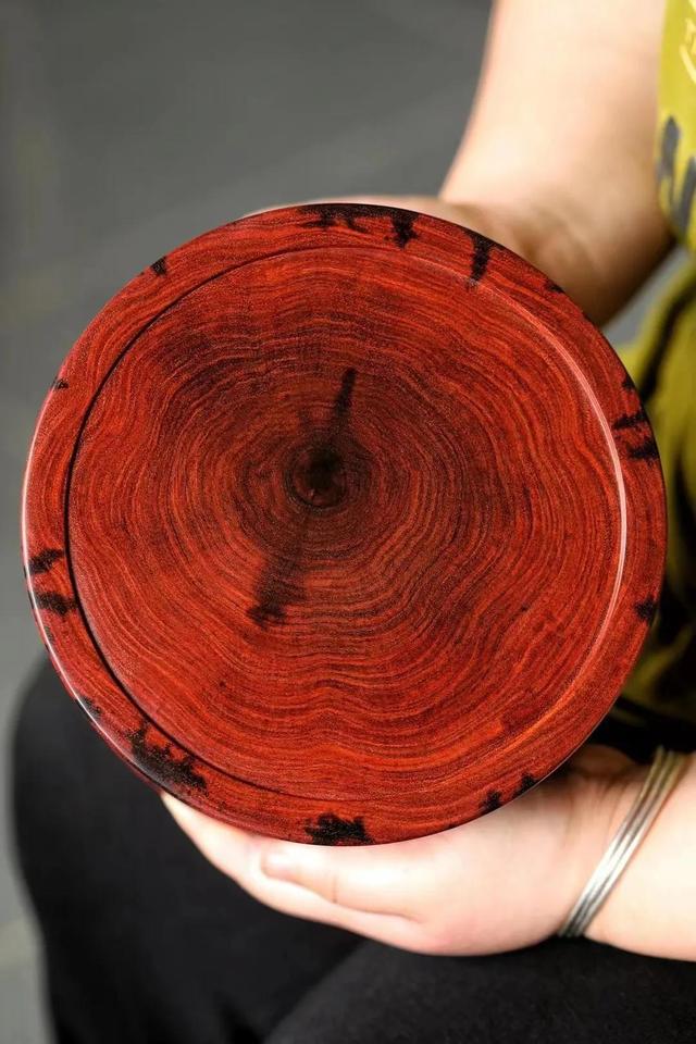 小叶紫檀|雕龙又画凤!小叶紫檀精工雕刻?龙盒