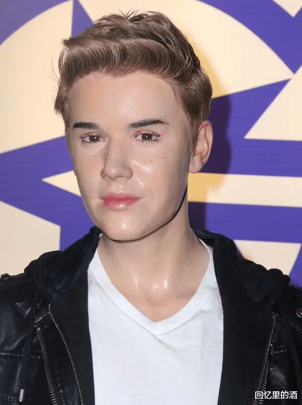 杨幂|谁敢信这是杨幂啊？神似热依扎还暴露脸僵，可以入选灾难名场面了