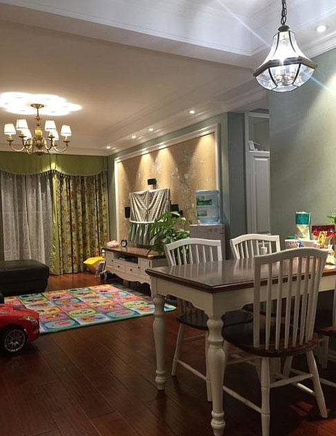 参观闺蜜的新房，一进门我就懵了，头一回见衣柜在走廊的！好尴尬