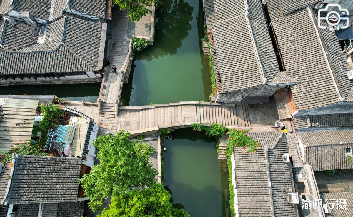 周庄古镇|周庄古镇与同里古镇，它们有哪些共同点与不同点，哪一个更好玩？