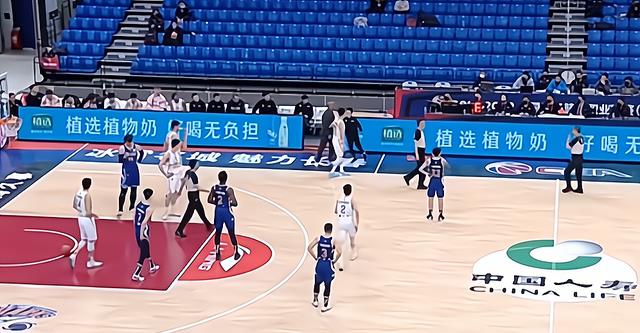 斯蒂芬·馬布里|馬布里和李春江發(fā)生沖突！CBA老冤家較勁 被吹技術(shù)犯規(guī)