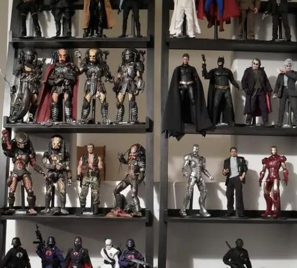 走进古天乐在香港的家,窗户全用窗帘遮住,外人几乎看不见里面