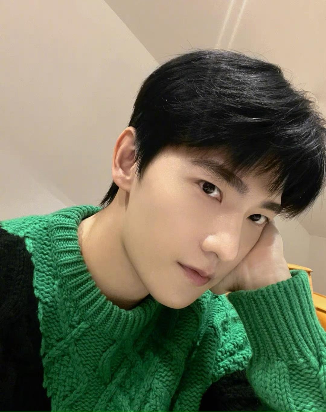 杨紫|曝刘学义和女顶流吃同一块蛋糕，曾凌晨到女方家中，女方疑似杨紫