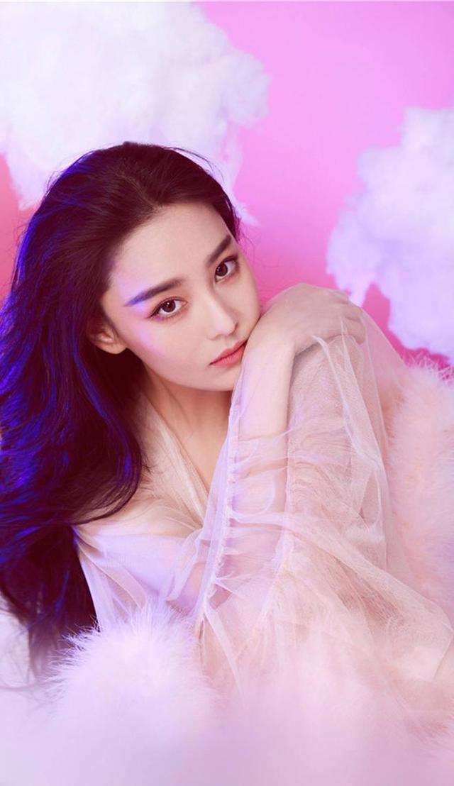 张馨予|亲力亲为的张馨予，在百平小院，耕种了3000株植物，把生活过成诗