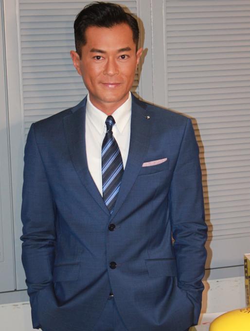 郑少秋|男星维护形象的5种方式：郑少秋戴假发，华晨宇穿厚跟鞋