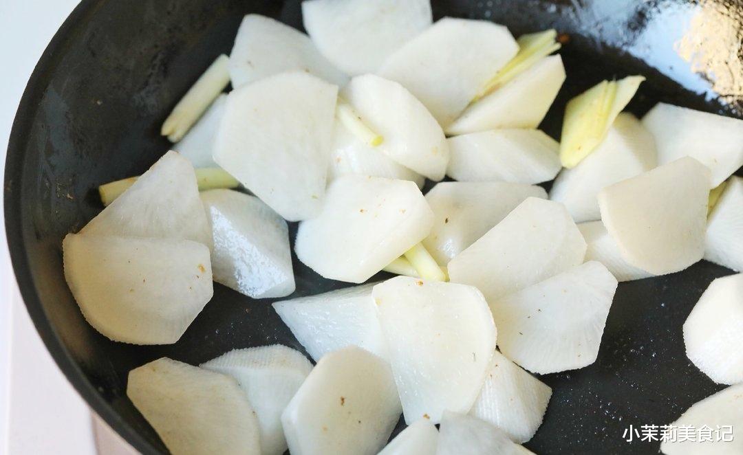 雌激素|女人不想提前衰老,多吃5种碱性食物,激发雌激素,体态好显年轻