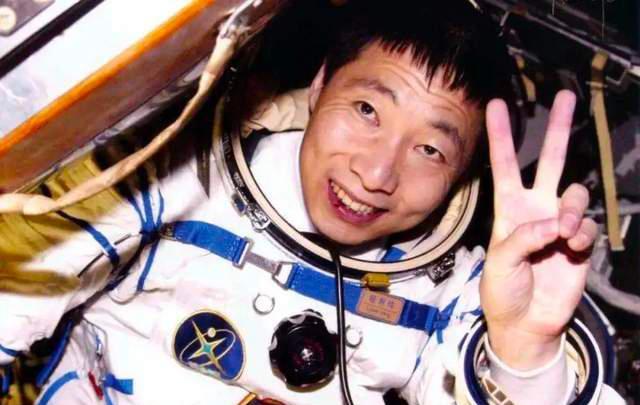 杨利伟回到地球,后遗症严重无法再飞天?辟谣!未来或将再次出征