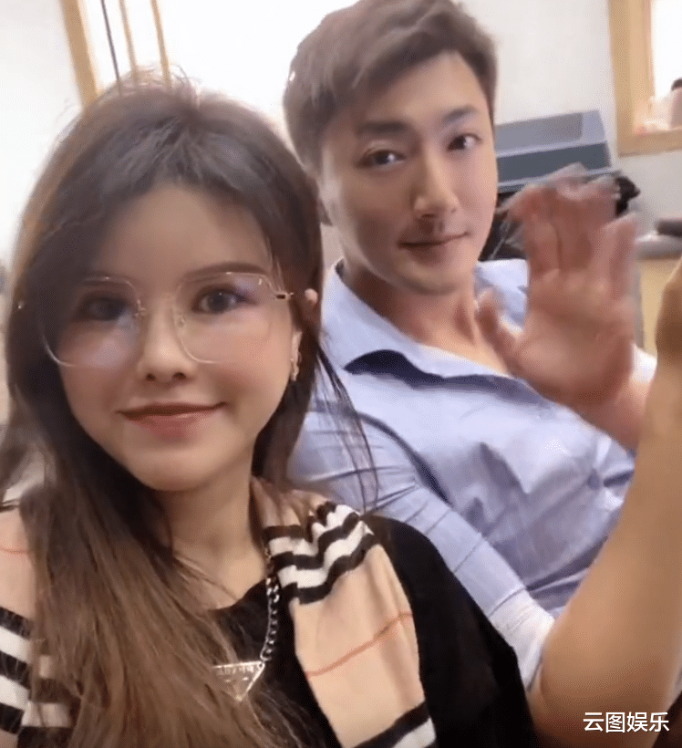 蔡淇俊|恭喜!港星蔡淇俊内地开新店,众星现身支持,32元一杯饮料卖到爆