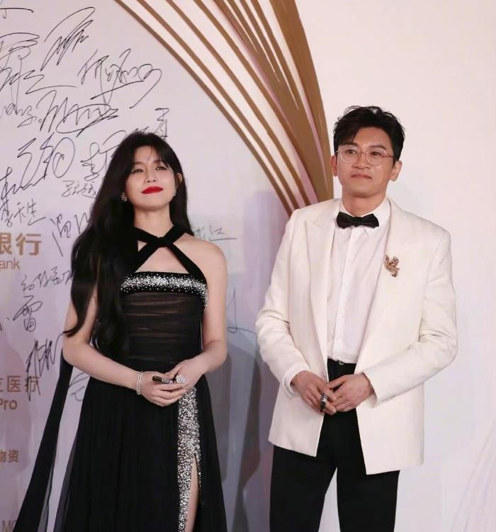 陈妍希|陈妍希二胎石锤!小腹凸起孕态十足还穿高跟鞋,金鸡奖胖到认不出