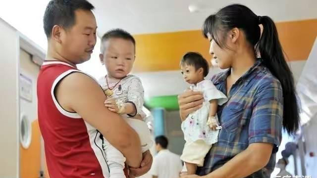 湖南女子生下“小猴子”，杂技团开价5万想买走，如今她生活如何