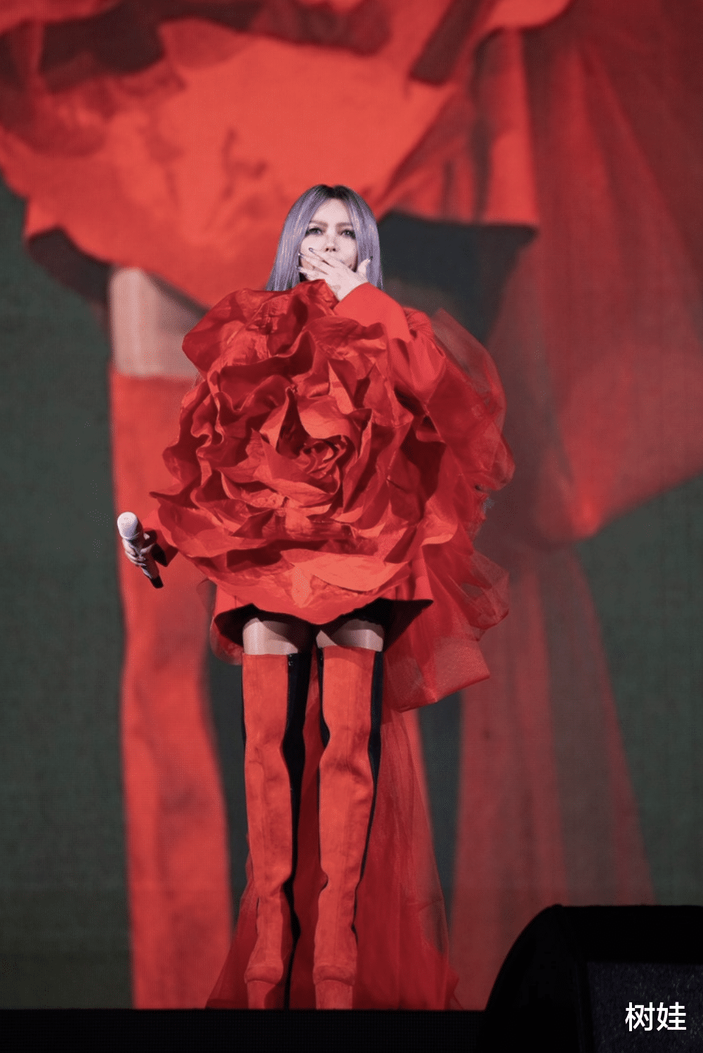 张惠妹|张惠妹12场演唱会落幕，23位听众确诊，经纪人称不适合再回小巨蛋