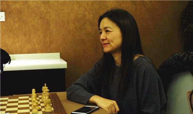 国际象棋|不顾家人反对远嫁中东，宣扬伊斯兰文化遭抨击，女棋后后来如何？