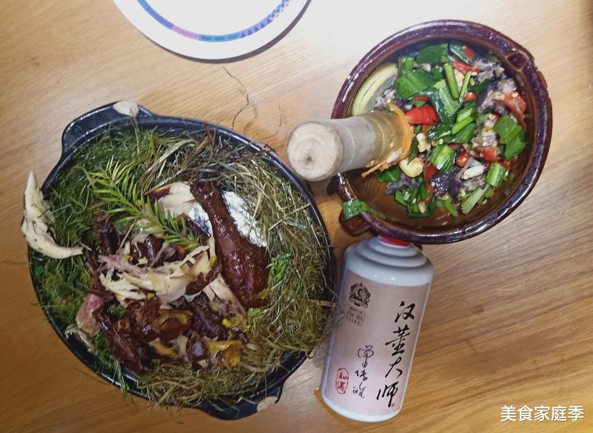 酒桌上，当对方出现3种行为，摆明了是看不上你，劝你认清现实