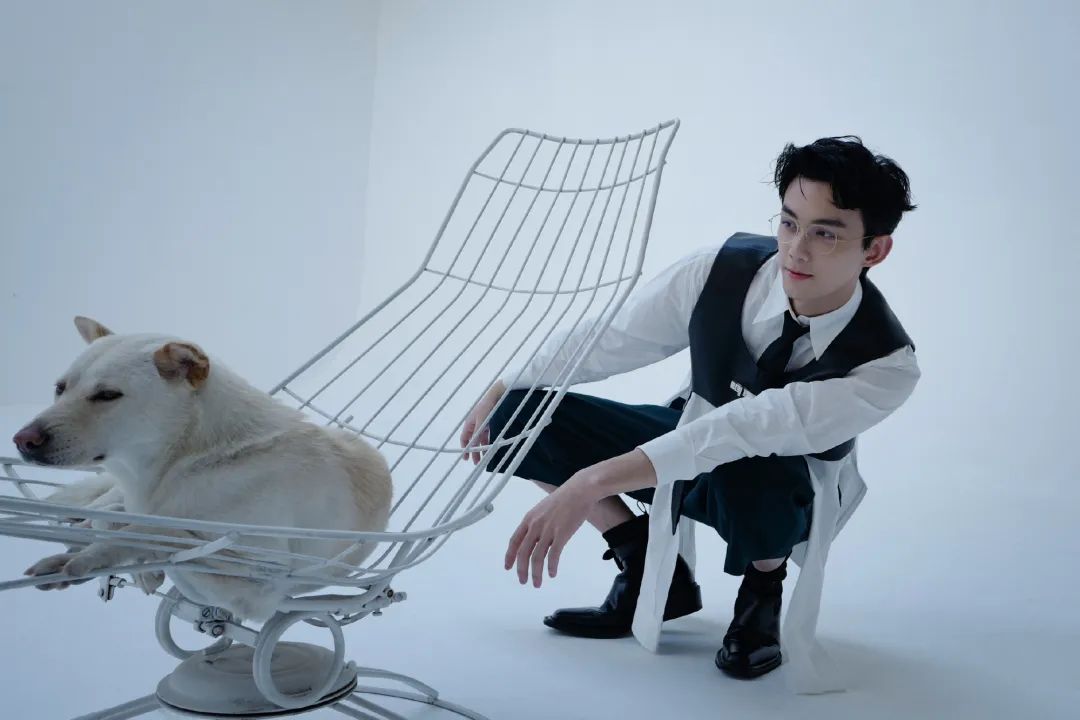 吴磊|赵露思公开22岁小狼狗，182cm八块腹肌的年下弟弟，谁不心动啊？